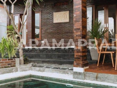 Sewa Tahunan Villa Tropis 2 Kamar Pemandangan Sawah Matahari Terbenam Tibubeneng Canggu