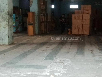 Sewakan dan jual ruko gandeng besar dan bagus