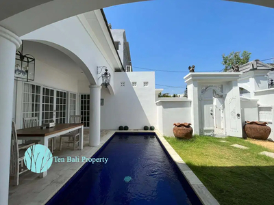 COLONIAL STYLE TWO BEROOM VILLA LEASEHOLD IN SANUR