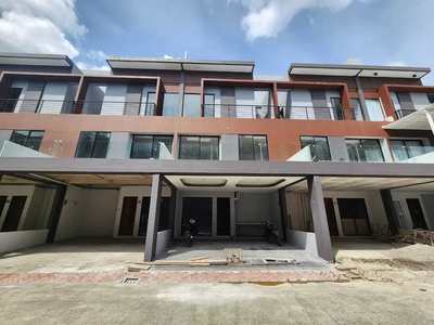 DI JUAL VILA DALAM KOMPLEK CANTIK MASIH TERLIHAT BARU DAERAH GAPERTA