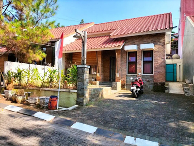 Dijual Cepat Rumah Siap Huni di Villa Pinus Banyumanik Semarang