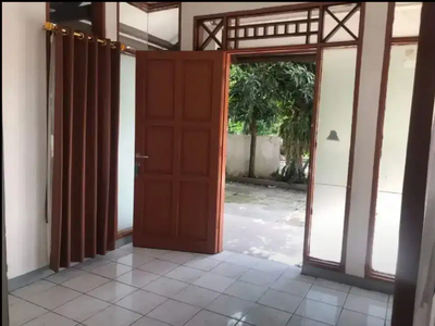 Dijual rumah 2 lantai, kokoh, asri aman nyaman di Bintaro