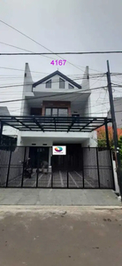 Dijual Rumah 2lt Cantik Siap Huni Startegis Modern di Pondok kelapa