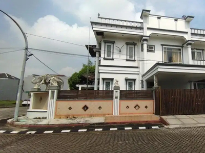 Dijual Rumah Hoek di Villa Gading Permai