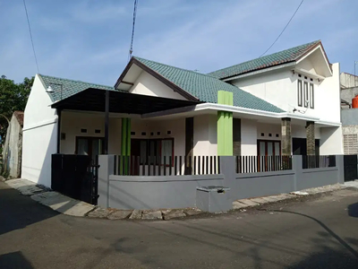 DIJUAL RUMAH SIAP HUNI DI KOMPLEK MARGAHAYU RAYA KOTA BANDUNG