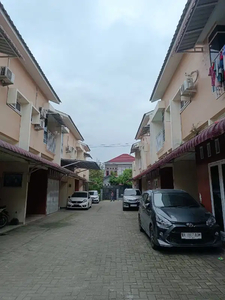 Dijual Town House Komplek Griya Anugrah