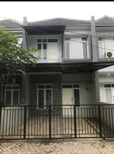 Disewakan rumah di Green Casa dekat Boulevard Graha Raya Bintaro