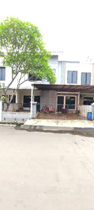 Jual rumah Ciputat dekat Bintaro Jaya, jalan kaki ke stasiun KRL