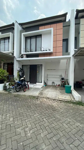 Over Kredit 150Jt Rumah 2 Lantai di BINTARO JAKSEL