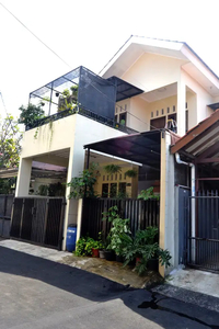 RUMAH BAGUS BERSIH, 2 Lantai, SHM, di Ciputat Timur, Tangerang Selatan