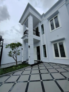 Rumah Mewah Brand New dalam Komplek di Duren Sawit, Jakarta Timur