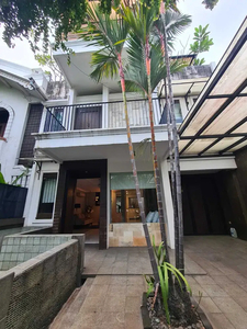 Rumah Modern 3 Lantai Lokasi Super Strategis Pondok Indah
