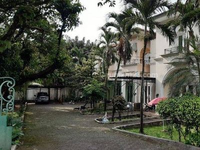 Jual tanah berikut town house isi 7 rumah plus pool Lebak Bulus Jakarta Selatan