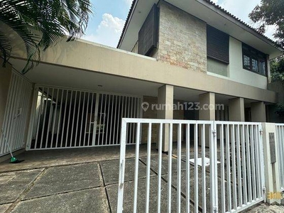 Rumah 2 Lantai Ada Private Pool di Jaya Mandala Kuningan Jakarta