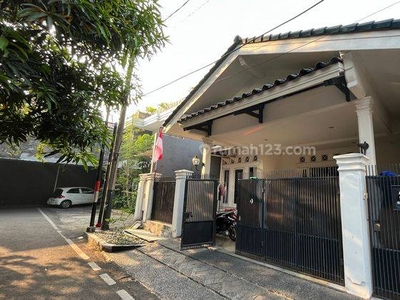 Rumah 2 Lantai Full Furnished Baru Renovasi di Jakarta Timur