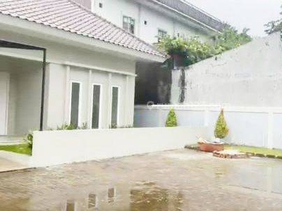 Rumah Cantik Dalam Cluster, Bebas Banjir, Kemang Selatan