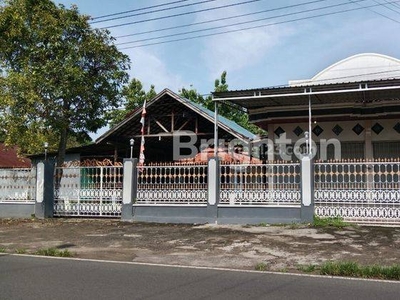 Rumah Dengan Halaman Luas, Cocok untuk Rumah Usaha