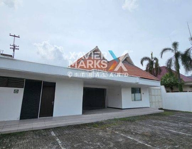 Rumah di Pusat Kota Surabaya Jl. Pajajaran, Tegalsari Strategis