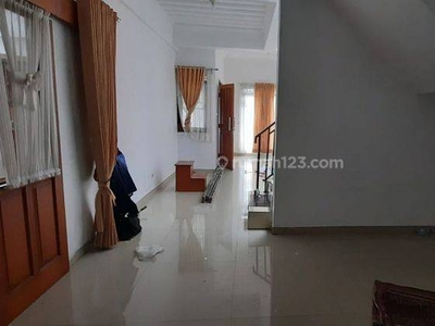 Rumah Nyaman 2 Lantai Siap Huni di Cikutra, Bandung