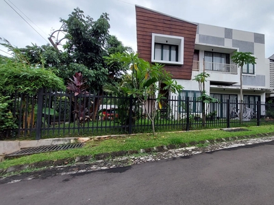 Rumah Siap Huni dengan Design Artistik dan Lokasi Strategis dekat Bintaro Jaya