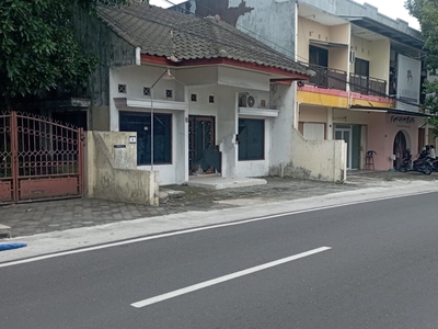 Dijual Rumah & Toko Lokasi Strategis di Condong Catur Depok Slema