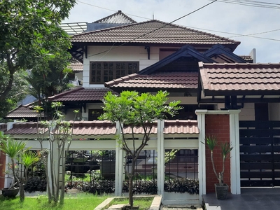 Rumah Siap Huni 2 Lantai SHM Tengah Kota Surabaya Harga Spesial