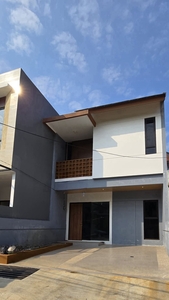 Dijual Dijual SEGERA Rumah Bagus Siap Huni di Graha Raya, Bintaro