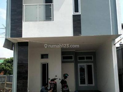 Rumah Minimalis Modern Dua Lantai di Jakarta Timur