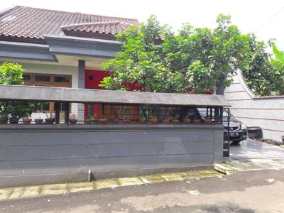 Dijual Rumah 2,5 Lantai dan Luas di Perumahan BSI - Bogor