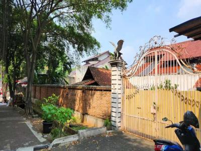 DIJUAL RUMAH LAMA HITUNG TANAH DI JL. MARGASATWA JAGAKARSA JAKARTA