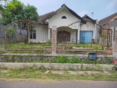 Dijual Tanah Luasan 625m2 dan Rumah Lokasi Pakis, Malang Dekat Pasar