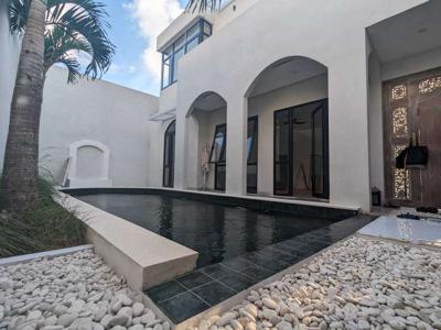 Dijual villa baru luxury moderen lokasi Seminyak Kuta Bali