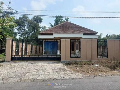 Dikontrakkan rumah di utara masjid Suciati