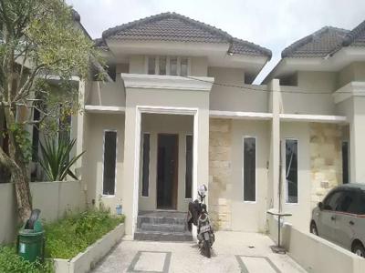 Disewakan rumah di Villa Mahkota , Jl Utama/ Hangtuah Perkanbaru