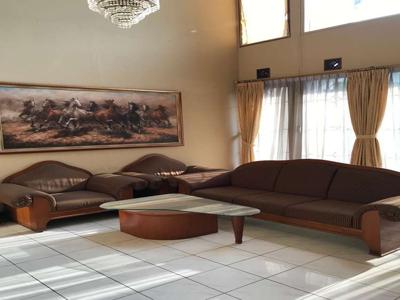 DISEWAKAN RUMAH FULL FURNISHED DI SETRADUTA