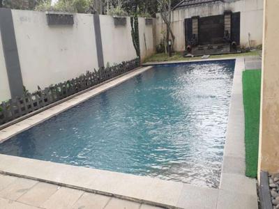 FOR RENT OR SALE RUMAH BAGUS DAN SIAP HUNI, ADA POOL NYA DI GREEN COV