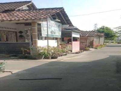 Jual rumah hook tengah kota pemandangan asri hijau sawah