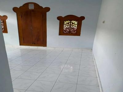 Rumah bonus tanah tengah kota .4Are. B.U.C