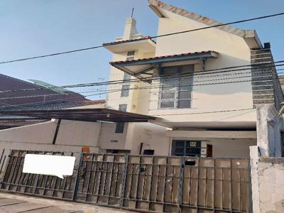 Rumah cantik modern 3 lantai di Tebet Dalam 1