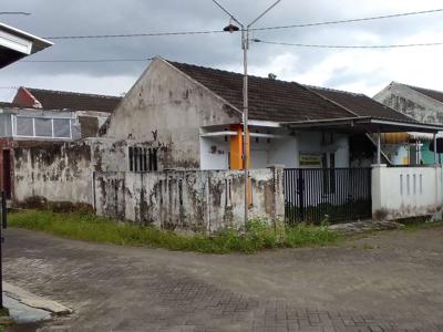 Rumah Hoek Lingkungan Asri Komplek Pajajaran Kebonsari Sumbersari