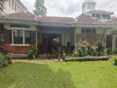 Rumah Lama Terawat Asri dan Bersih Di Dago Kodya Bandung