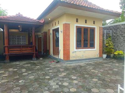 Rumah Model Klasik Di Jl Godean