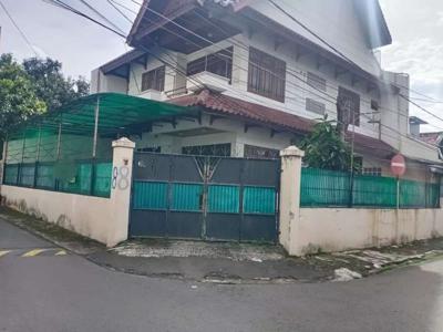 RUMAH SEWA PANGLIMA POLIM RAYA KEBAYORAN BARU JAKARTA SELATAN