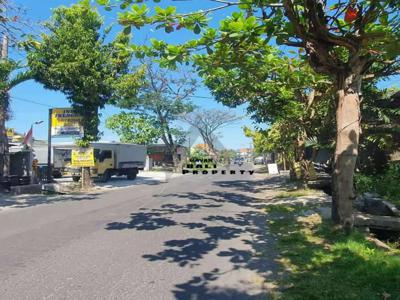 Tanah 8 Are Pinggir Jalan Raya Trenggana Dekat Ke Ubud , Gatot Subroto