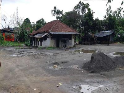 Tanah kosong di jalan raya Cisauk Tangerang
