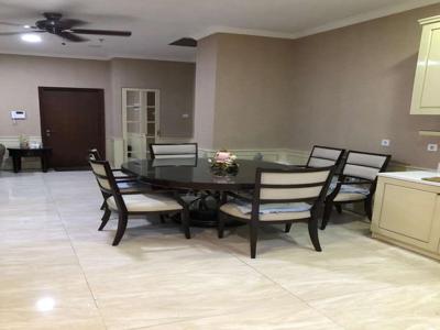 Venetian GSL 3BR Penthouse Surabaya Barat Sewa / Jual Lokasi Strategis