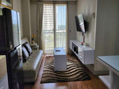 3BR Trivium Terrace Cikarang Lippo hadap pool dan danau di sudut