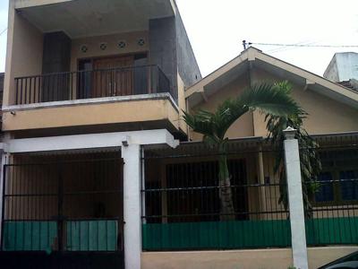 Dikontrakkan rumah 2 lantai dekat soekarno hatta malang