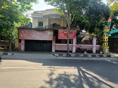 Rumah besar pinggir jalan lowanu Utara RS Wirosaban Yogyakarta