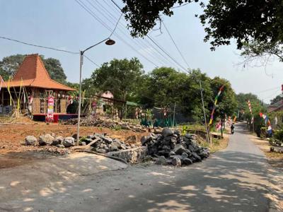 TANAH CIAMIK NEMPEL JALAN RAYA SPBU UNNES GUNUNGPATI